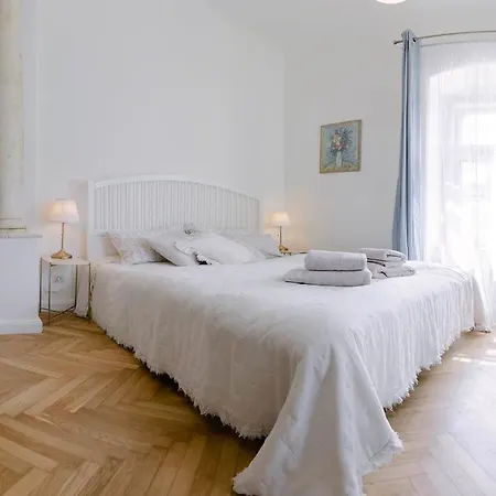 Cyprian アパート *